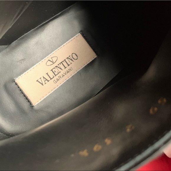 Valentino Garavani Twist-Heel Silver Fur Bootie - Picture 10 of 11